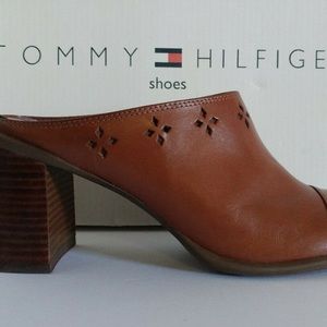 TOMMY HILFIGER SHOES Clogs sz 7.5 medium brown